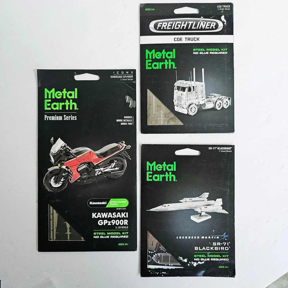 Metal Earth 3D Steel Model Kit Lot of 3 Kawasaki Freightliner SR-71 Blackbird